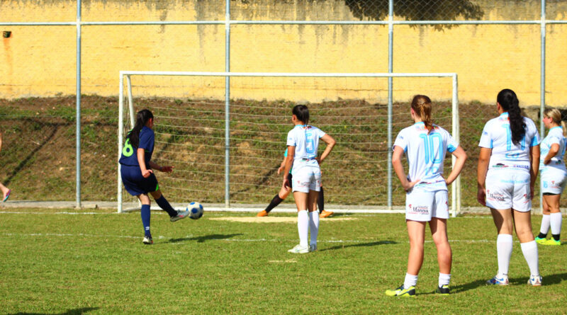 A atleta Michelle fez um dos gols do time feminino da Palmeira na derrota diante das otacilienses.