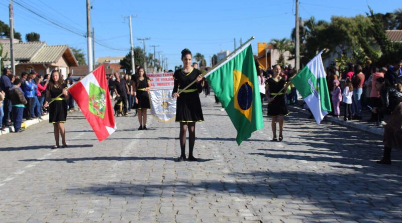 Desfile Cívico celebra 200 anos da independência do Brasil em Palmeira